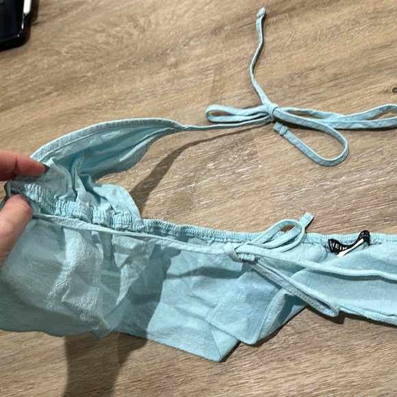 Shein small tie in front halter top crop top - Picture 2 of 2